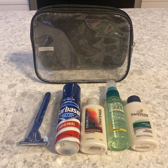 New travel bag with travel size shav. cream,disp razor,shampoo,cond.,shine spray - Picture 6 of 8